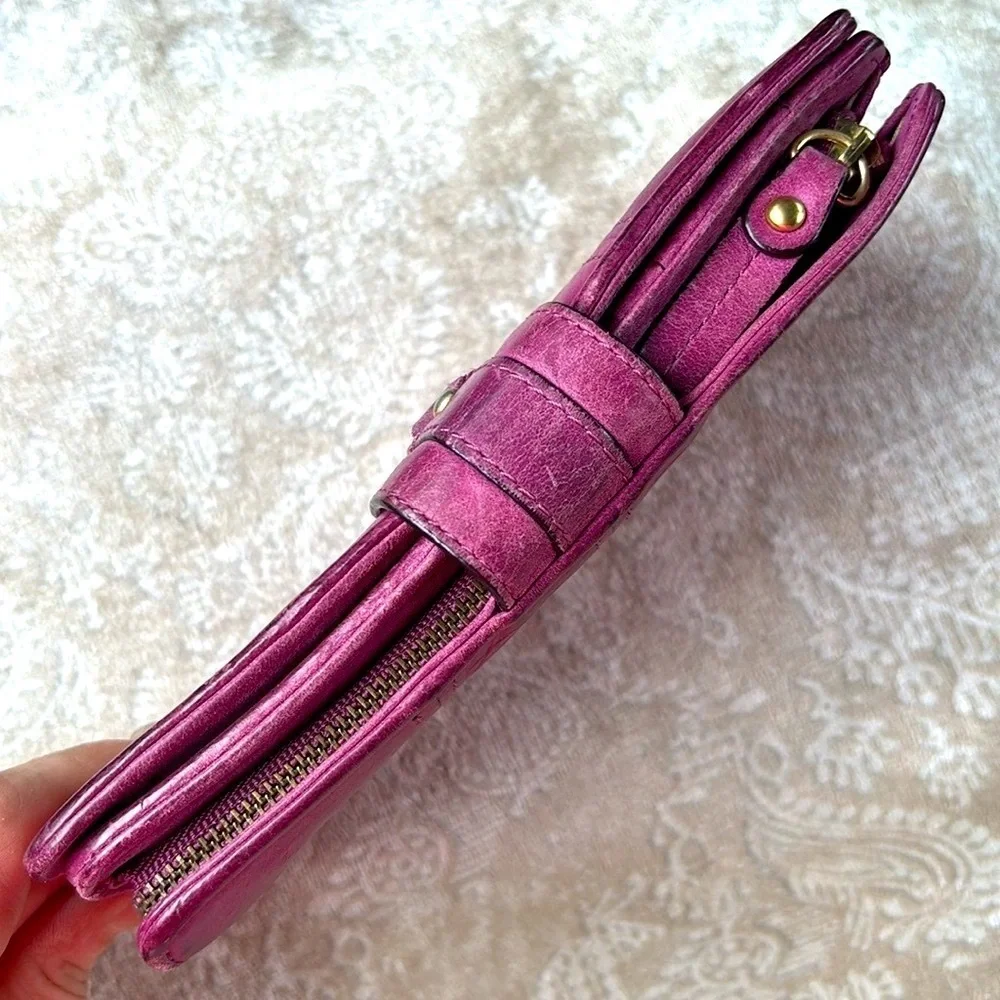 Vintage Juicy Couture Genuine Leather Magenta Bifold Snap Close Wallet w/ Locket
